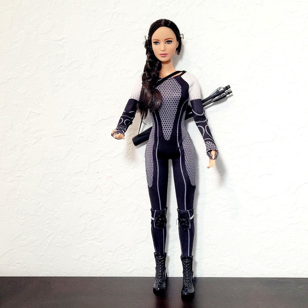 Mattel Barbie KATNISS Doll Catching Fire Hunger Games Black Label 2013 X8251